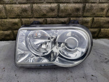 Laden Sie das Bild in den Galerie-Viewer, Frontscheinwerfer Chrysler 300c 04805761AJ Xenon Links Scheinwerfer Headlight SCH9488452759ea