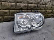 Laden Sie das Bild in den Galerie-Viewer, Frontscheinwerfer Chrysler 300c 04805761AJ Xenon Links Scheinwerfer Headlight SCH9488452759ea