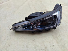 Laden Sie das Bild in den Galerie-Viewer, Frontscheinwerfer Hyundai Elantra VII 92101-F2500-2 Links Scheinwerfer Headlight SCH9493623789px