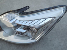Load image into Gallery viewer, Frontscheinwerfer Ford Focus 8M5113101AE Links Scheinwerfer Headlight SCH9514979849rh