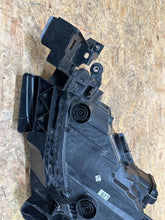 Laden Sie das Bild in den Galerie-Viewer, Frontscheinwerfer Seat Ibiza I V 6F1941006 Rechts Scheinwerfer Headlight SCH9538622301ys