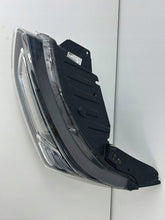 Laden Sie das Bild in den Galerie-Viewer, Frontscheinwerfer Ssangyong Korando 8310137200 Links Scheinwerfer Headlight SCH9544935039gg