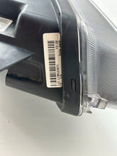 Laden Sie das Bild in den Galerie-Viewer, Frontscheinwerfer Ssangyong Korando 8310137200 Links Scheinwerfer Headlight SCH9544935039gg