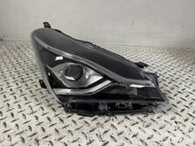 Laden Sie das Bild in den Galerie-Viewer, Frontscheinwerfer Toyota Yaris 81130-0DK10 Rechts Scheinwerfer Headlight SCH9577267957df