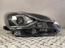 Laden Sie das Bild in den Galerie-Viewer, Frontscheinwerfer Toyota Yaris 81130-0DK10 Rechts Scheinwerfer Headlight SCH9577267957df
