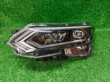 Laden Sie das Bild in den Galerie-Viewer, Frontscheinwerfer Nissan Qashqai II 100-19011 Links Scheinwerfer Headlight SCH9584039015ti