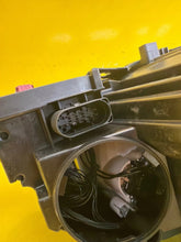 Laden Sie das Bild in den Galerie-Viewer, Frontscheinwerfer Mercedes-Benz W204 A2048204339 Xenon Links Headlight SCH9630690401rz