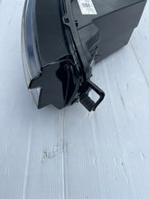 Laden Sie das Bild in den Galerie-Viewer, Frontscheinwerfer VW Passat 3J1941006 Rechts Scheinwerfer Headlight SCH9677542876rh