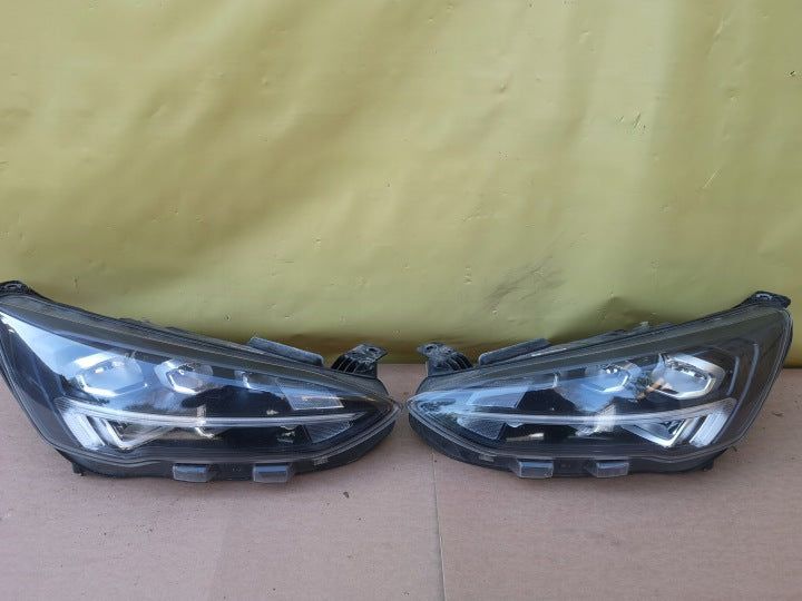 Frontscheinwerfer Ford Focus MX7B-13E015-EB MX7B-13E014-EB Ein Satz Headlight SCH9685872295ta