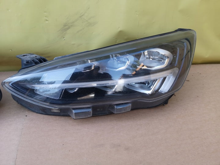 Frontscheinwerfer Ford Focus MX7B-13E015-EB MX7B-13E014-EB Ein Satz Headlight SCH9685872295ta