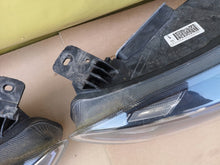 Load image into Gallery viewer, Frontscheinwerfer Ford Focus MX7B-13E015-EB MX7B-13E014-EB Ein Satz Headlight SCH9685872295ta