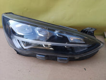 Load image into Gallery viewer, Frontscheinwerfer Ford Focus MX7B-13E015-EB MX7B-13E014-EB Ein Satz Headlight SCH9685872295ta