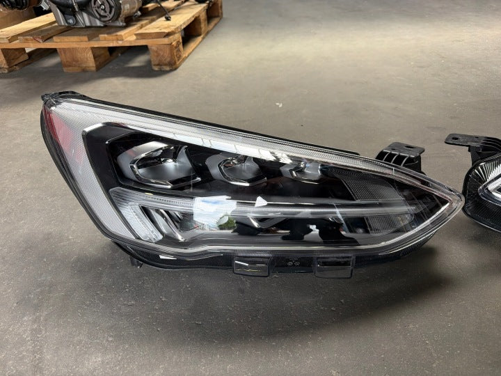 Frontscheinwerfer Ford Focus JX7B-13E015-AB Ein Satz Scheinwerfer Headlight SCH9696385624oy