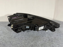 Laden Sie das Bild in den Galerie-Viewer, Frontscheinwerfer Audi A3 8V0941033 Links Scheinwerfer Headlight SCH9728159330gv
