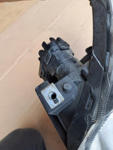 Laden Sie das Bild in den Galerie-Viewer, Frontscheinwerfer Suzuki Swift I P8798R Rechts Scheinwerfer Headlight SCH9732456331qa