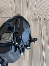 Laden Sie das Bild in den Galerie-Viewer, Frontscheinwerfer Chery 605000530AA Links Scheinwerfer Headlight SCH9748171600bx