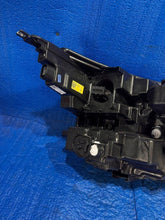 Laden Sie das Bild in den Galerie-Viewer, Frontscheinwerfer Skoda 5LB941035A Links Scheinwerfer Headlight SCH9753951592hm