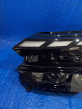 Laden Sie das Bild in den Galerie-Viewer, Frontscheinwerfer Skoda 5LB941035A Links Scheinwerfer Headlight SCH9753951592hm