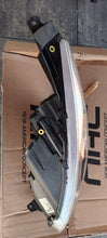 Laden Sie das Bild in den Galerie-Viewer, Frontscheinwerfer Ford 13W030CCC Rechts Scheinwerfer Headlight SCH9768424337py
