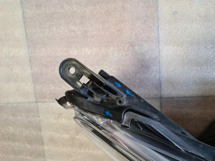Frontscheinwerfer Toyota Hilux 811100KP41 Rechts Scheinwerfer Headlight SCH9770681454fk