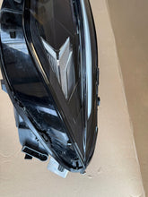Laden Sie das Bild in den Galerie-Viewer, Frontscheinwerfer VW Passat 3J0941005 Links Scheinwerfer Headlight SCH9770768121nx