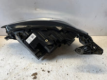 Laden Sie das Bild in den Galerie-Viewer, Frontscheinwerfer Opel Corsa F 9829522580 Rechts Scheinwerfer Headlight SCH9790152079bi