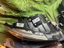 Laden Sie das Bild in den Galerie-Viewer, Frontscheinwerfer Volvo S60 V60 31420108 Xenon Ein Satz Scheinwerfer Headlight SCH9819295826aw
