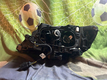 Laden Sie das Bild in den Galerie-Viewer, Frontscheinwerfer Volvo S60 V60 31420108 Xenon Ein Satz Scheinwerfer Headlight SCH9819295826aw