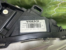 Laden Sie das Bild in den Galerie-Viewer, Frontscheinwerfer Volvo S60 V60 31420108 Xenon Ein Satz Scheinwerfer Headlight SCH9819295826aw