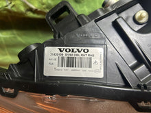 Laden Sie das Bild in den Galerie-Viewer, Frontscheinwerfer Volvo S60 V60 31420108 Xenon Ein Satz Scheinwerfer Headlight SCH9819295826aw