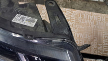 Laden Sie das Bild in den Galerie-Viewer, Frontscheinwerfer Dacia Duster 260101613R Ein Satz Scheinwerfer Headlight SCH9823698062ul