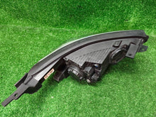 Laden Sie das Bild in den Galerie-Viewer, Frontscheinwerfer Kia Stonic CSC29778 Links Scheinwerfer Headlight SCH9836705790je