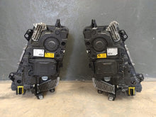 Laden Sie das Bild in den Galerie-Viewer, Frontscheinwerfer Volvo 22239253 21221142 Ein Stück (Rechts oder Links) SCH9839731858my