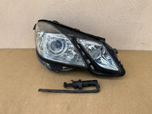 Laden Sie das Bild in den Galerie-Viewer, Frontscheinwerfer Mercedes-Benz A2128202061 Rechts Scheinwerfer Headlight SCH9841553068xj