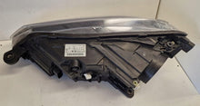 Laden Sie das Bild in den Galerie-Viewer, Frontscheinwerfer Skoda Superb 3V1941016B Xenon Rechts Scheinwerfer Headlight SCH9844300773ke