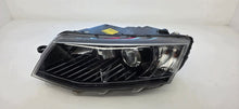 Laden Sie das Bild in den Galerie-Viewer, Frontscheinwerfer Skoda Octavia III 5E1941015B LED Links Scheinwerfer Headlight SCH9845928614ll