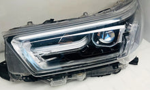 Laden Sie das Bild in den Galerie-Viewer, Frontscheinwerfer Toyota Hilux VIII 1EJ923863030C Links Scheinwerfer Headlight SCH9847521795va