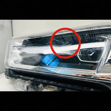 Laden Sie das Bild in den Galerie-Viewer, Frontscheinwerfer Toyota Hilux VIII 1EJ923863030C Links Scheinwerfer Headlight SCH9847521795va