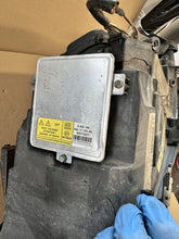 Load image into Gallery viewer, Frontscheinwerfer BMW E91 E90 71616679 6948180 Xenon Links Headlight SCH9862239502jj