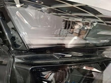 Load image into Gallery viewer, Frontscheinwerfer Skoda Karoq 57B941036 LED Rechts Scheinwerfer Headlight SCH9863108178zt
