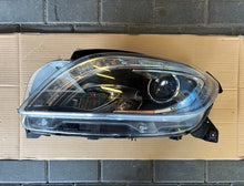 Laden Sie das Bild in den Galerie-Viewer, Frontscheinwerfer Mercedes-Benz W166 A1668207259 Links Scheinwerfer Headlight SCH9866477154qv