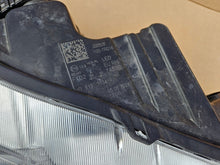 Laden Sie das Bild in den Galerie-Viewer, Frontscheinwerfer Suzuki Vitara I 35120-74S30 Full LED Rechts Headlight SCH9872261743gd