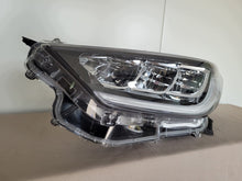 Laden Sie das Bild in den Galerie-Viewer, Frontscheinwerfer Toyota 4 Yaris 52-333 Links Scheinwerfer Headlight SCH9890163859dg