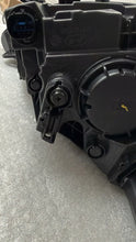 Laden Sie das Bild in den Galerie-Viewer, Frontscheinwerfer Hyundai I10 92101-K7100- Links Scheinwerfer Headlight SCH9902008465fu