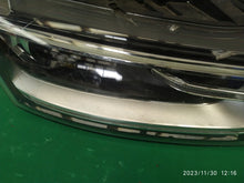 Laden Sie das Bild in den Galerie-Viewer, Frontscheinwerfer Audi Q3 8U0941006 Xenon Rechts Scheinwerfer Headlight SCH9904982347xk