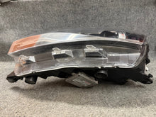 Load image into Gallery viewer, Frontscheinwerfer Skoda Rapid 5JB941015C Xenon Links Scheinwerfer Headlight SCH9908022813zu