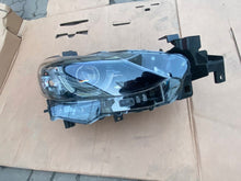 Laden Sie das Bild in den Galerie-Viewer, Frontscheinwerfer Mazda 6 Gj 100-65041 Rechts Scheinwerfer Headlight SCH9922971771tz