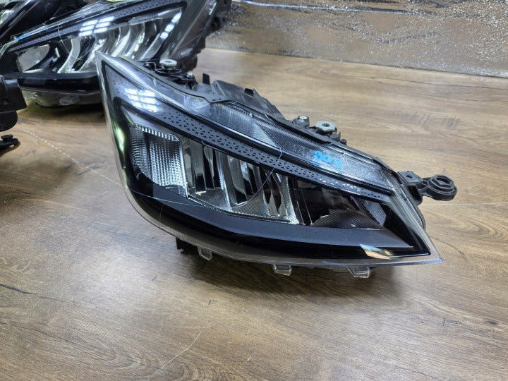 Frontscheinwerfer Seat Ibiza I V 6F1941006E 40111000 Rechts Headlight SCH9938214147py
