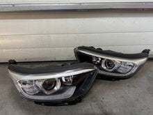Laden Sie das Bild in den Galerie-Viewer, Frontscheinwerfer Kia Stonic 92102H8 Ein Satz Scheinwerfer Headlight SCH9938993530qx