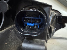 Laden Sie das Bild in den Galerie-Viewer, Frontscheinwerfer Kia Stonic 92102H8 Ein Satz Scheinwerfer Headlight SCH9938993530qx